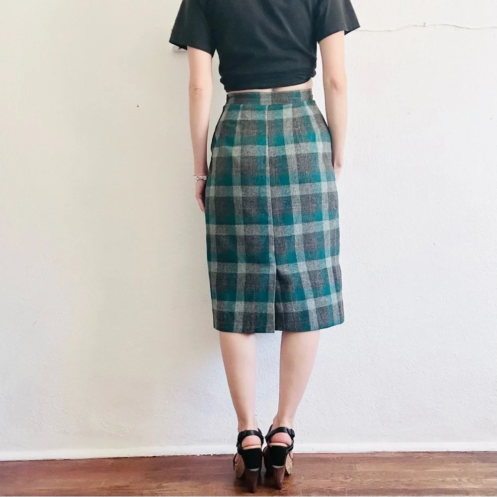 🔥SOLD🔥60s VTG Green Plaid Wool High Waisted Schoolgirl Sheath Midi Pencil Skirt - Picture 4 of 10
